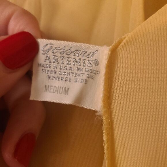 Vintage 60s Butter Yellow Chiffon Robe from Gossard Artemis - Picture 9 of 12